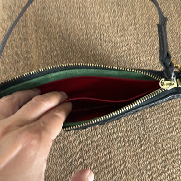 Dooney & Bourke small wristlet black with brown stitching in mint condition - Picture 9 of 9